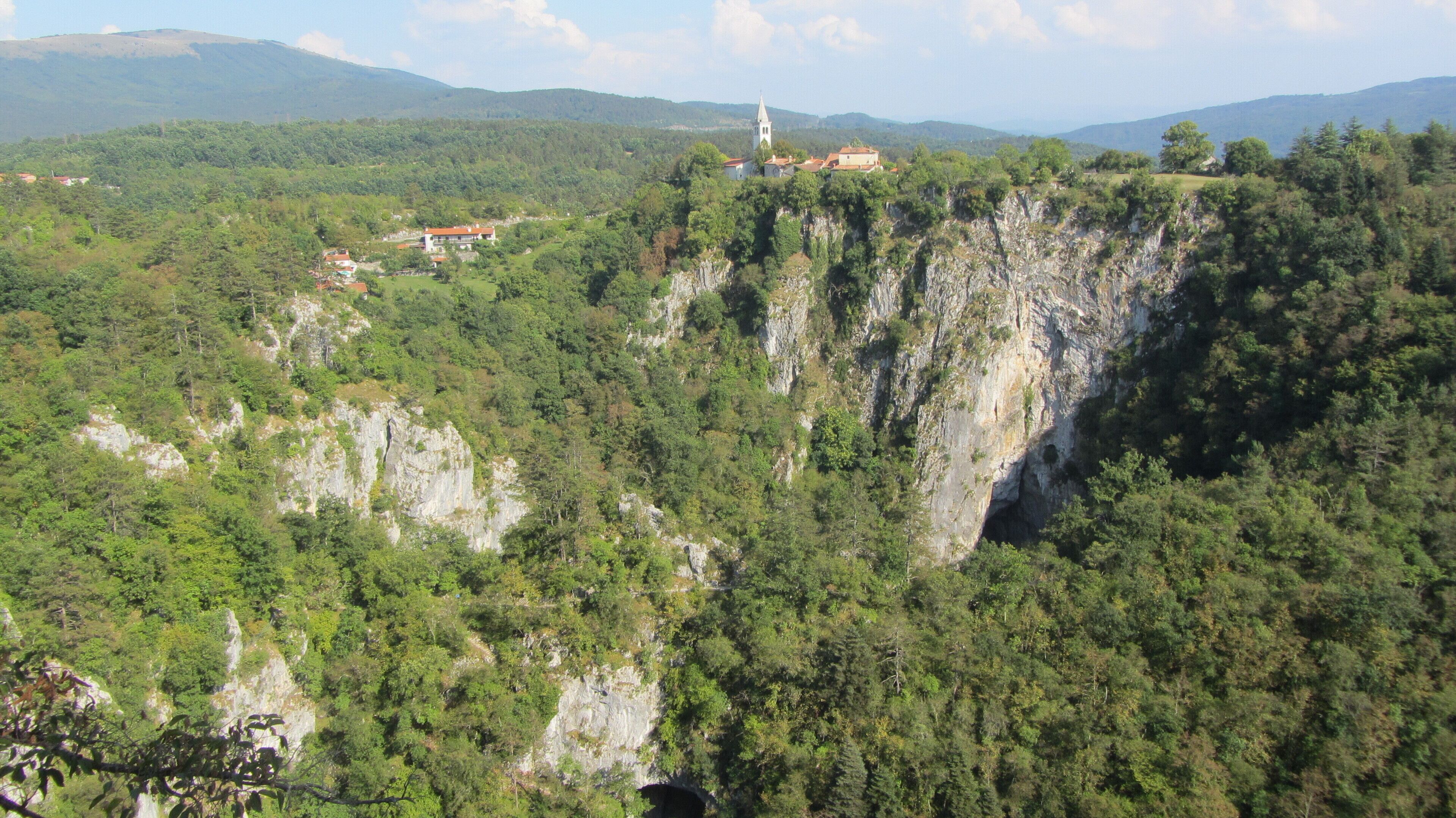 Stocjan caves natural park, the main view