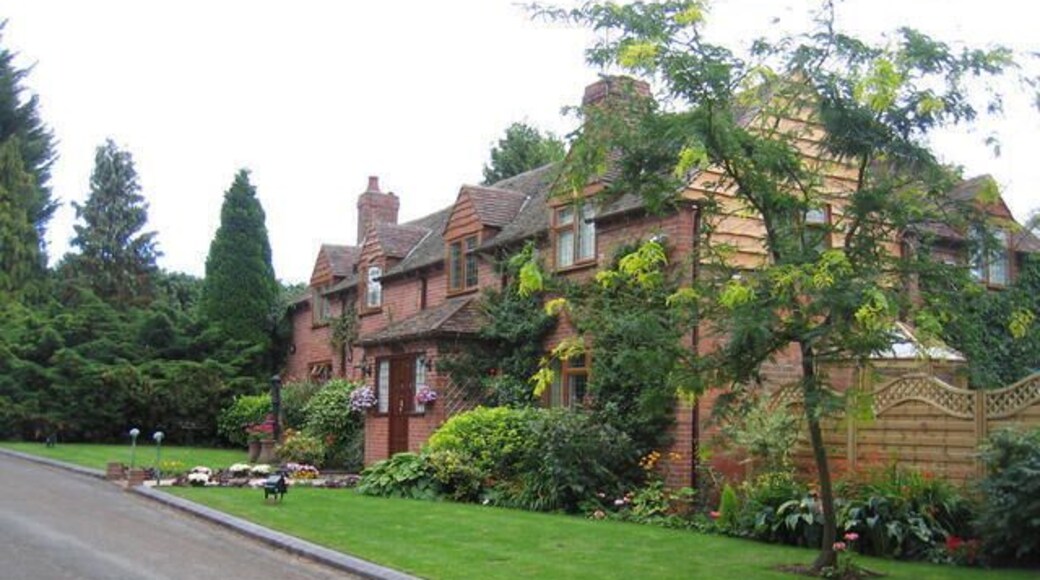 Broad Alley. A picturesque and well maintained cottage and garden by the lane through Broad Alley.