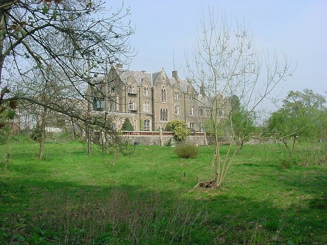 Wormelow Tump - Bryngwyn Manor A view of the rear of Bryngwyn Manor taken from the Herefordshire Trail