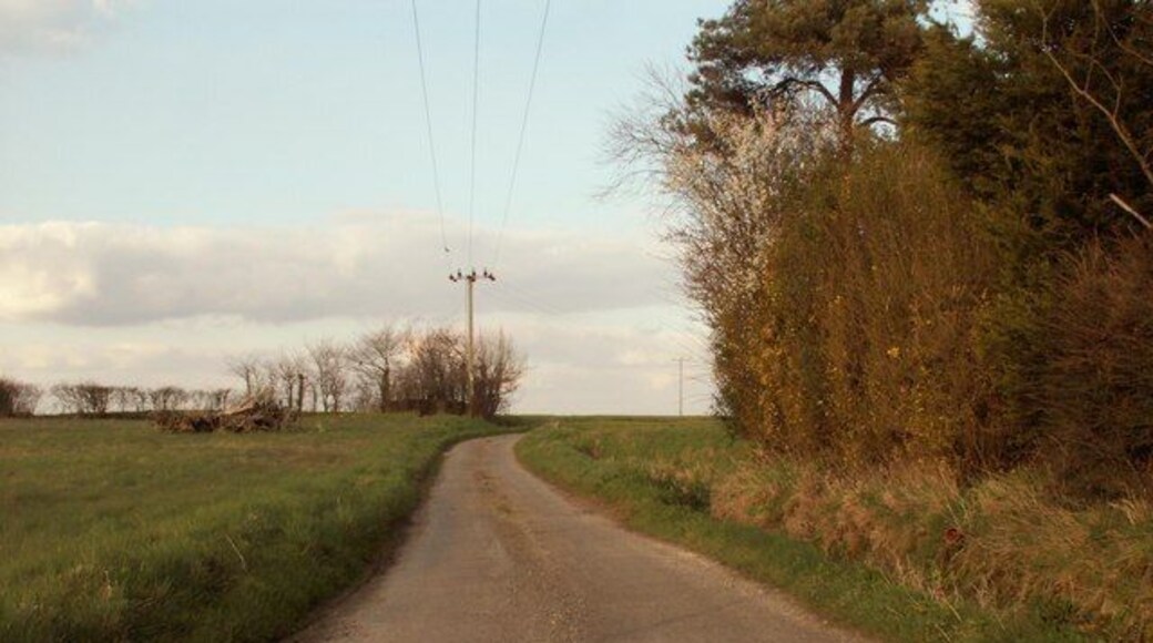 Road to Valley Farm and Lambert's Farm