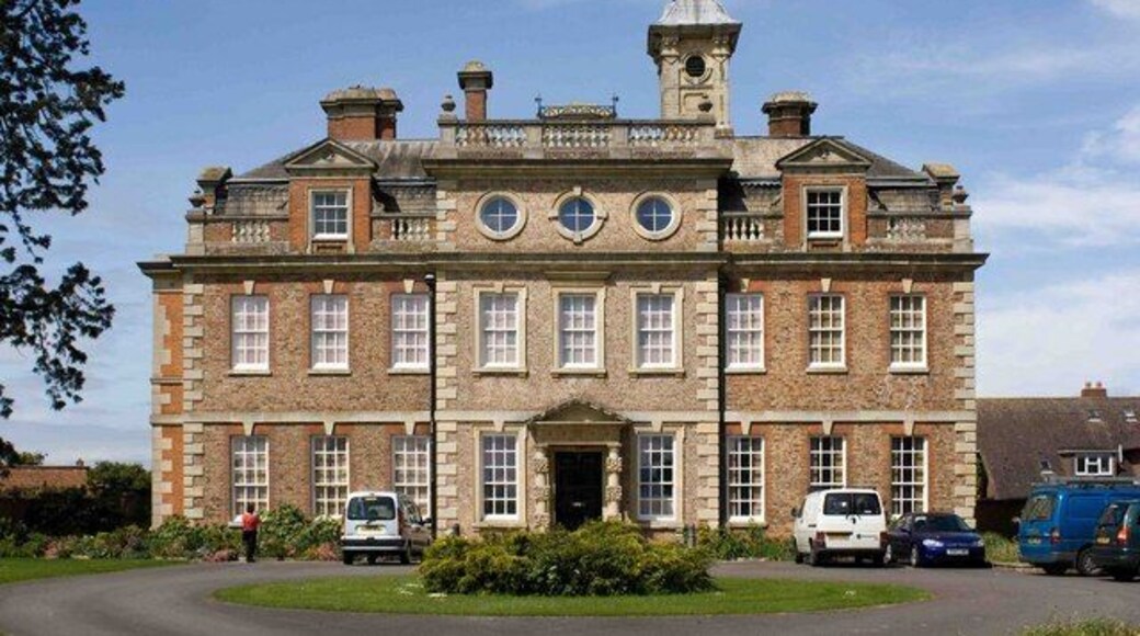 Wallsworth Hall This fine building is home to Nature In Art, where one can see exhibitions of paintings and sculpture and talk to the artists in residence.