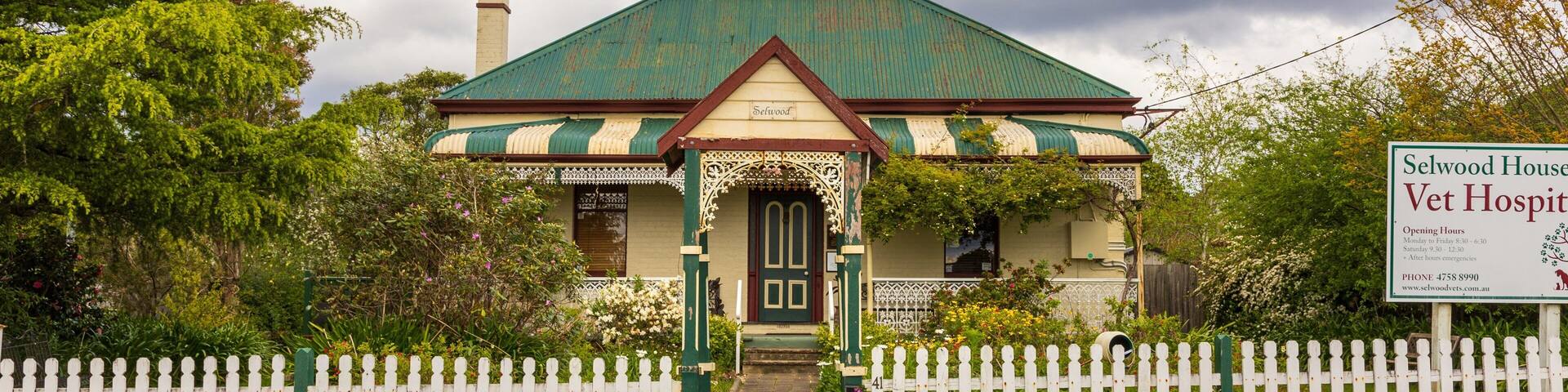Hazelbrook showing a house, heritage elements and signage