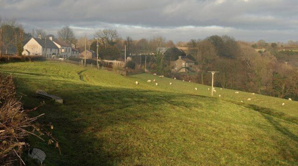 Clayhidon. With the Half Moon (127882) on the left. The tiny village is perched on the edge of the valley shown in 128203.