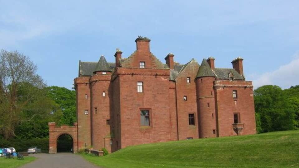 Entrance to Nunraw Abbey Nunraw started as a monastic grange owned by the nuns of Haddington. The last prioress bequeathed it to the Hepburn family who built a castle in the grounds. It was restored in 1863, and in 1945 it was taken over by Cistercian monks from Ireland. The monks have since built themselves a modern monastery, Sancta Maria Abbey, close by, and Nunraw Abbey is now a Christian retreat, education and conference centre.