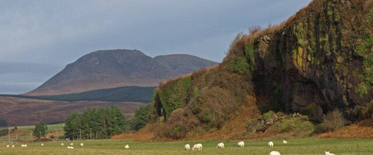 Beinn Bharrain The cliffs of Cnocan Cuallaich above the pasture.