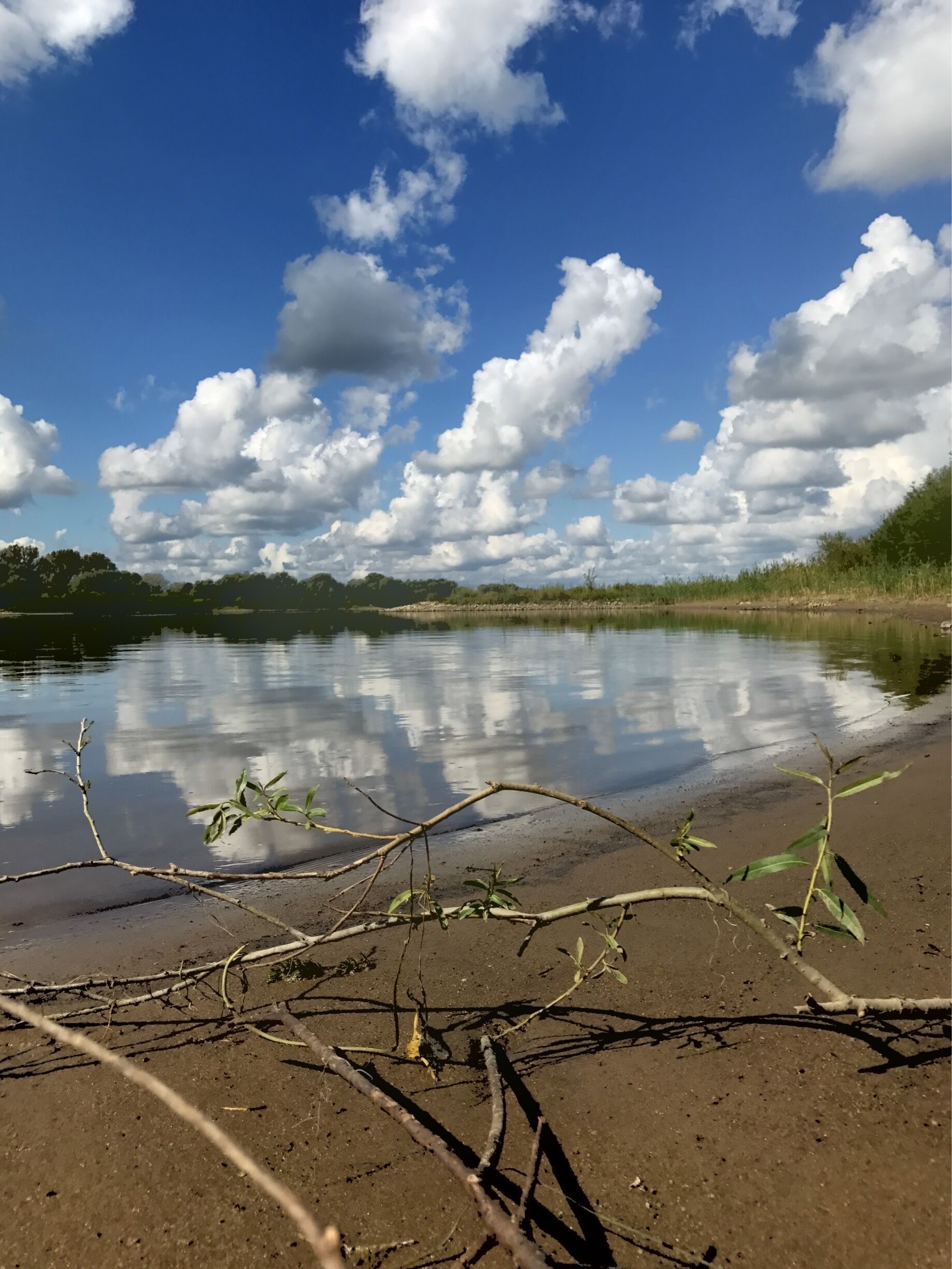 Super zum Baden und für ein Picknick am Strand geeignet. Ausreichend Gaststätten in der Nähe.