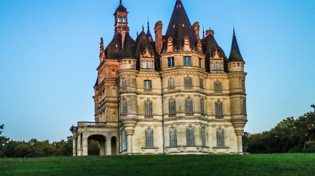 This building is inscrit au titre des Monuments Historiques. It is indexed in the Base Mérimée, a database of architectural heritage maintained by the French Ministry of Culture, under the reference PA00099053 .