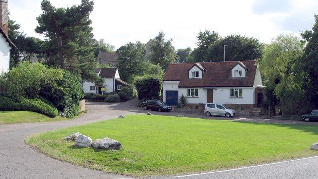 Cottages in Hadstock This small green is a short distance off the road from Linton to Saffron Walden that runs through the village.