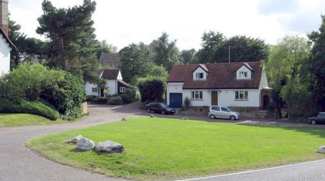 Cottages in Hadstock This small green is a short distance off the road from Linton to Saffron Walden that runs through the village.