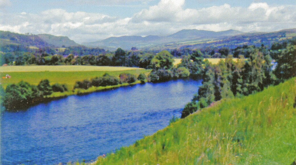 Northward on A9 nearing Dowally beside River Tay, 1979. A few miles upstream of Dunkeld, with Ben Vrackie (2,757 ft.) in the distance.