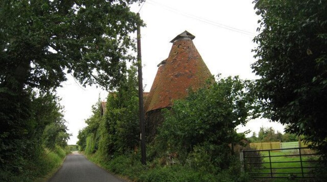 Unconverted Oast House at The Batteries, Claxfield Road, Lynsted, Kent. Two round kiln and one square kiln oast house. Unusually the two round kilns appear to be interconnected, the nearest roundel only accessible through its neighbour. Grade II listed http://www.imagesofengland.org.uk/details/default.aspx?id=176261