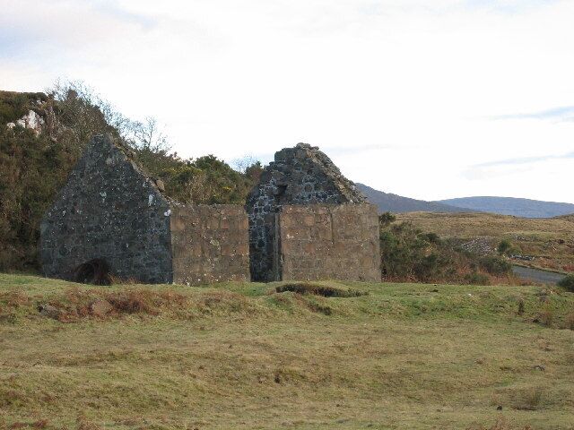 Ruined Building at Kingsburgh. Probably an old storehouse. The flat finish to the stonework on the front wall is out of character for this part of Skye.