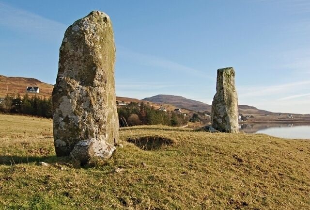 Sornaichean Coir' Fhinn. A closer view of the stones seen in 101097 It is said that these stones were erected here by Fingal and his fellow hunters to suspend a pot in which whole deer were cooked over a fire to make venison stew.