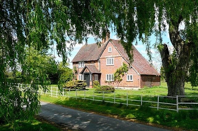 Hopkiln Farm The first bit of peace you get coming south-west from Reading and across the M4. This is Kybes Lane, the route of National Cycle Network (NCN) route 23 between Reading and Basingstoke.