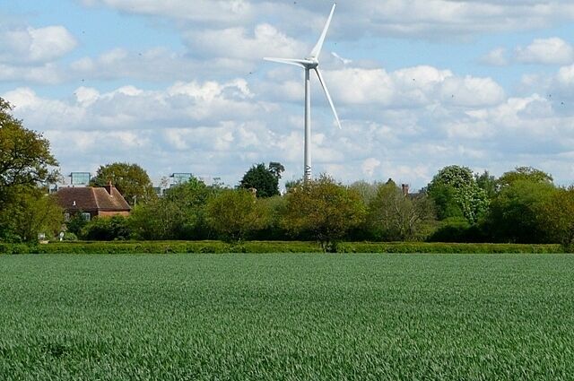 Farmland at Hartley Court This is the first bit of open farmland south of the M4. Most of the square is like this. Beyond the M4 is Green Park (the tops of some of the offices can just be seen). Oh, and the whole area is dominated by the Green Park wind turbine in SU7069
