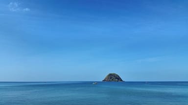 10mins or less boat ride,climb to the top of Daruanak and overview the beautiful beaches.
#Blue