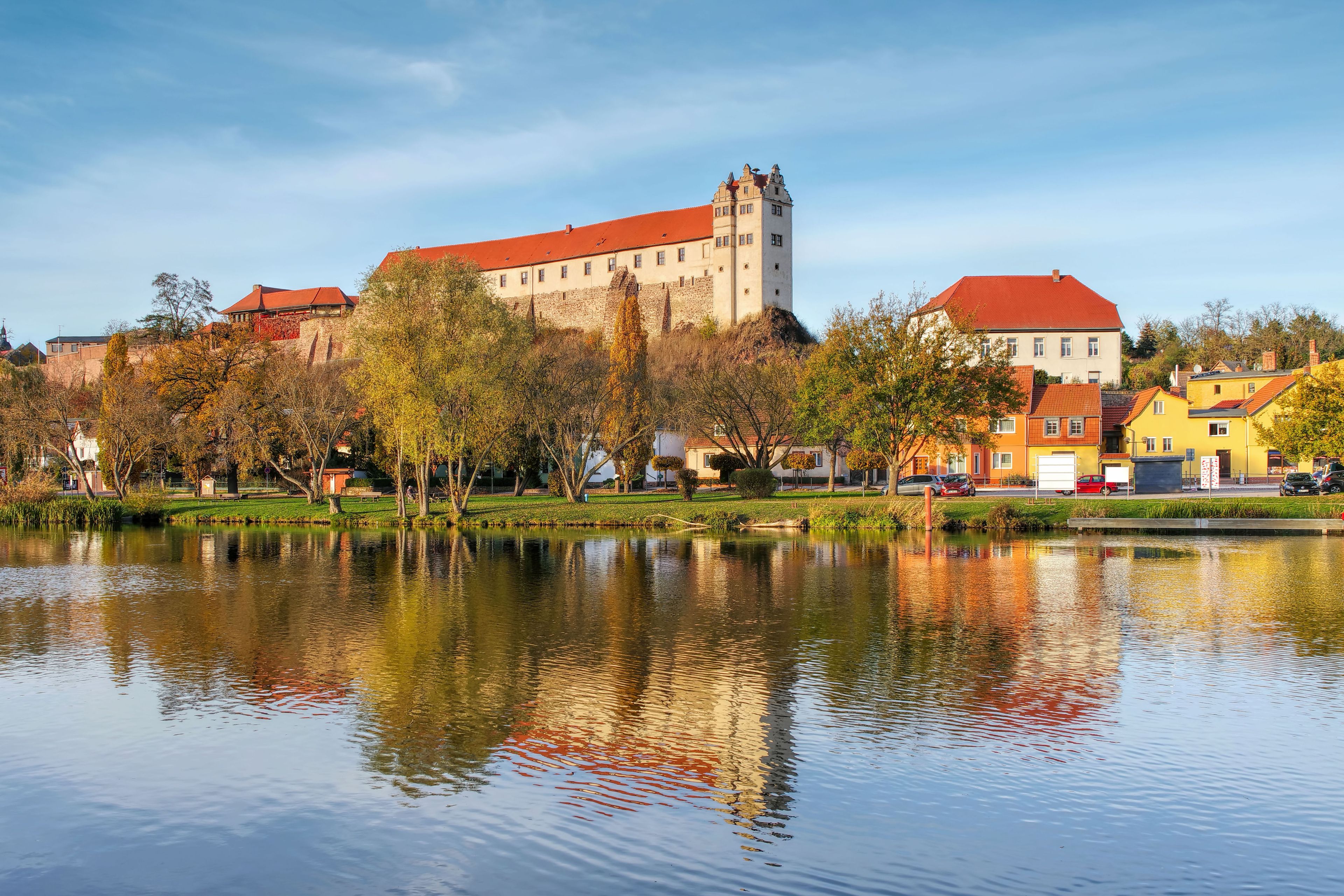 Burg Wettin an der Saale im Herbst - Wettin Castle on the Saale, Germany