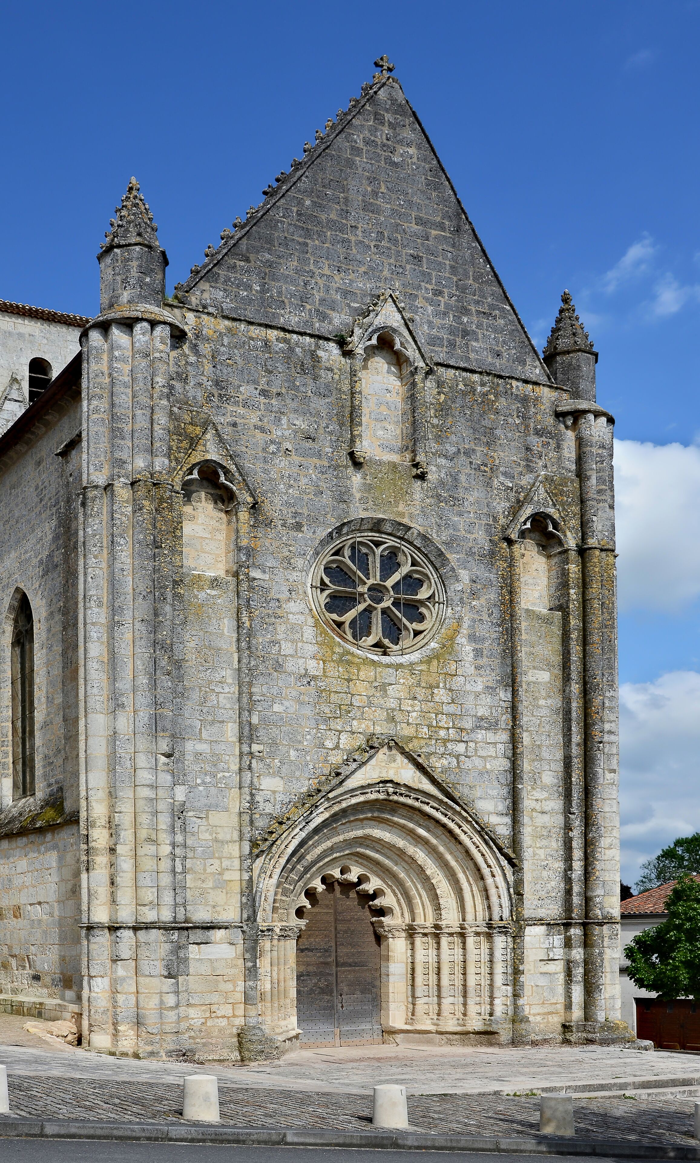This building is classé au titre des Monuments Historiques. It is indexed in the Base Mérimée, a database of architectural heritage maintained by the French Ministry of Culture, under the reference PA00104249 .