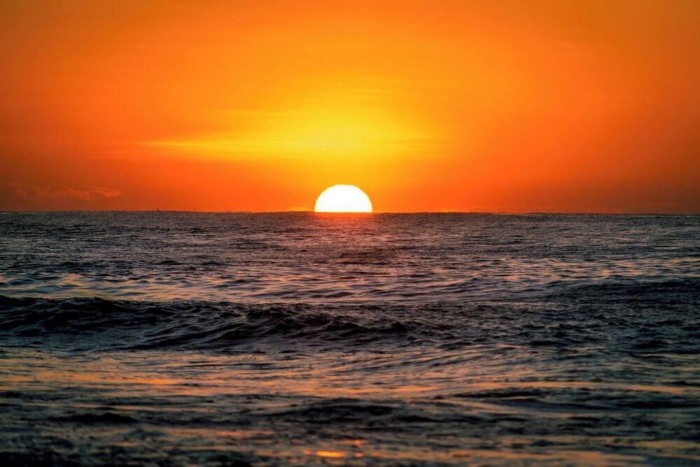 Wake and bake, sunrise and then an early surfing session. 

I love this morning routine!