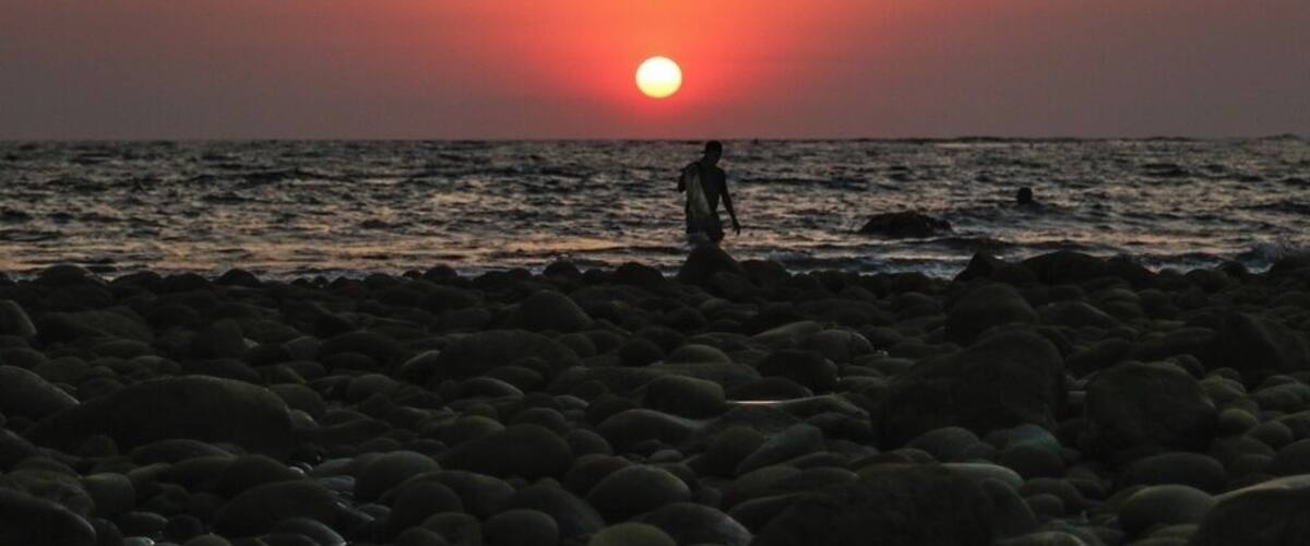 Three months into our Central America and we've finally reached the coast!
Here in El Tunco, El Salvador, a fisherman carries his empty net back to shore a sunset.
#CentralAmerica #ElSalvador #TlTunco