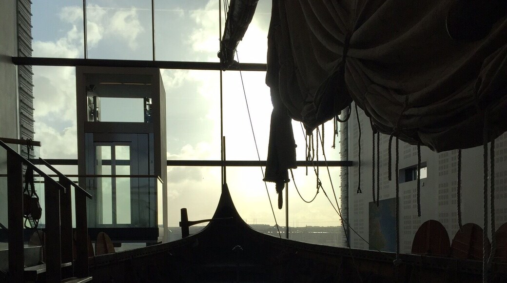 Viking boat from 9th century... This is a replica that was used to navigate from Iceland to New York... I think in 2000 but I may be wrong with the date...(will edit if I am). Beautiful work, happy I could go onboard.