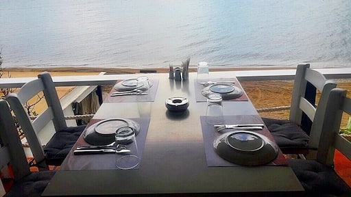 It is one of the best Greek restaurants I have ever been! It is very elegant, and one can have the best sea view if he chooses a table on the balcony. I tried both seafood and meat and not only the taste but also the plates’ decoration was great.
I really enjoyed an excellent meal, overlooking the sea, which will be unforgettable and I am already looking forward to go back again!