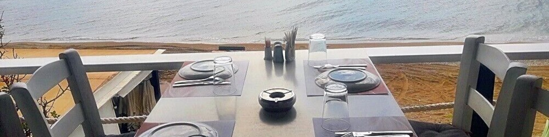 It is one of the best Greek restaurants I have ever been! It is very elegant, and one can have the best sea view if he chooses a table on the balcony. I tried both seafood and meat and not only the taste but also the plates’ decoration was great.
I really enjoyed an excellent meal, overlooking the sea, which will be unforgettable and I am already looking forward to go back again!