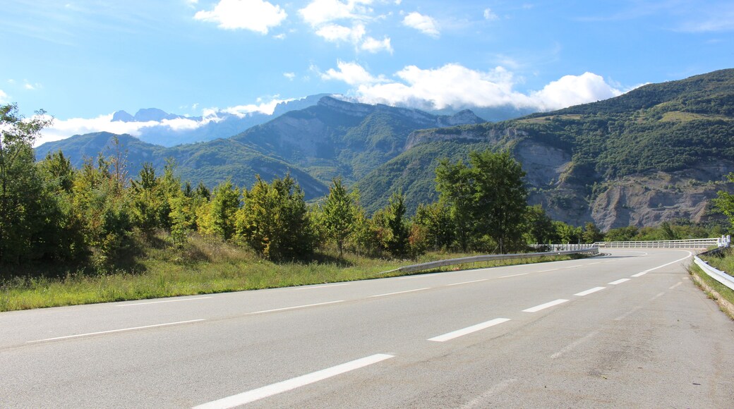 Дорога на Систерон, около города Виф