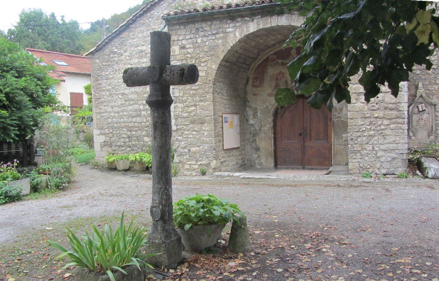 Croix du cimetière de Genevrey