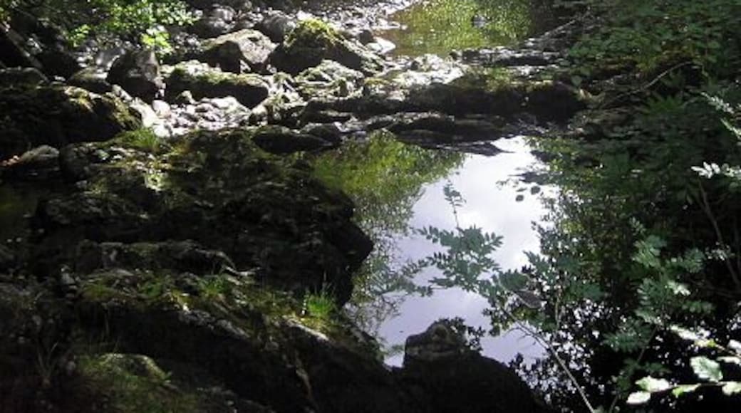 Abhainn Teithil The water level is low because of a reservoir upstream