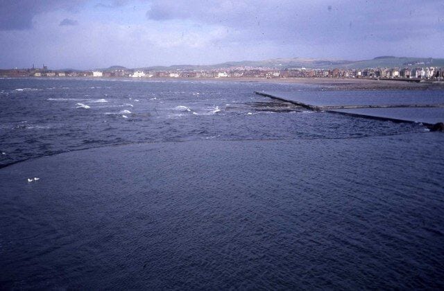 Sea water pool and Ardrossan South Bay With a cool April morning with a slightly choppy sea, even the gulls prefer the pools.