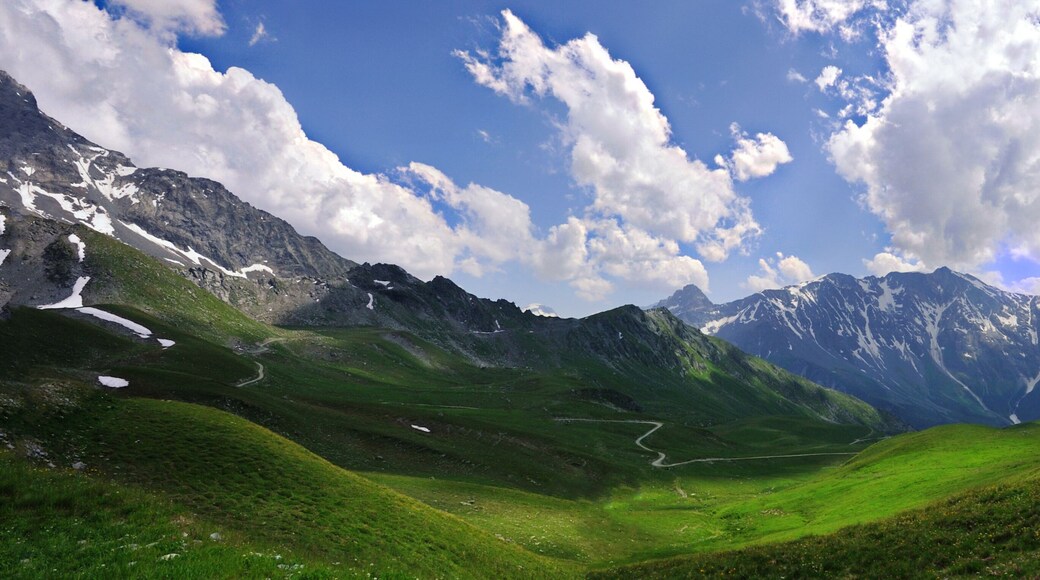 Vallée de haute montagne en savoie