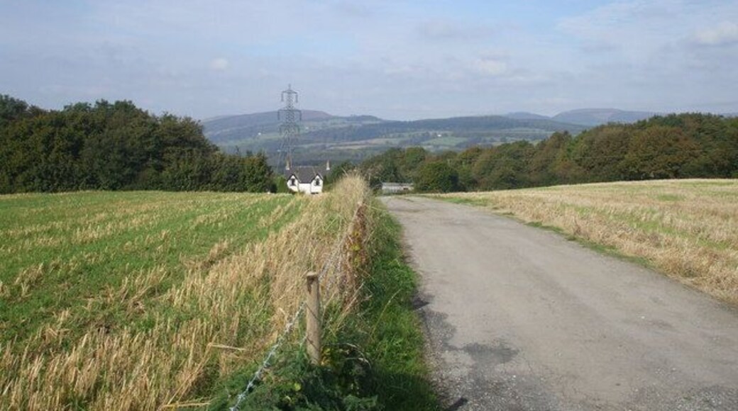 The track to Neuadd-wen