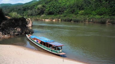 Take a boat trip along the river from Muang Khua to Nong Kuay, for amazing mountain views.
Tip: make friends with other travelers as you will need to hire the entire boat for the trip.
#lifeatexpedia #beaches