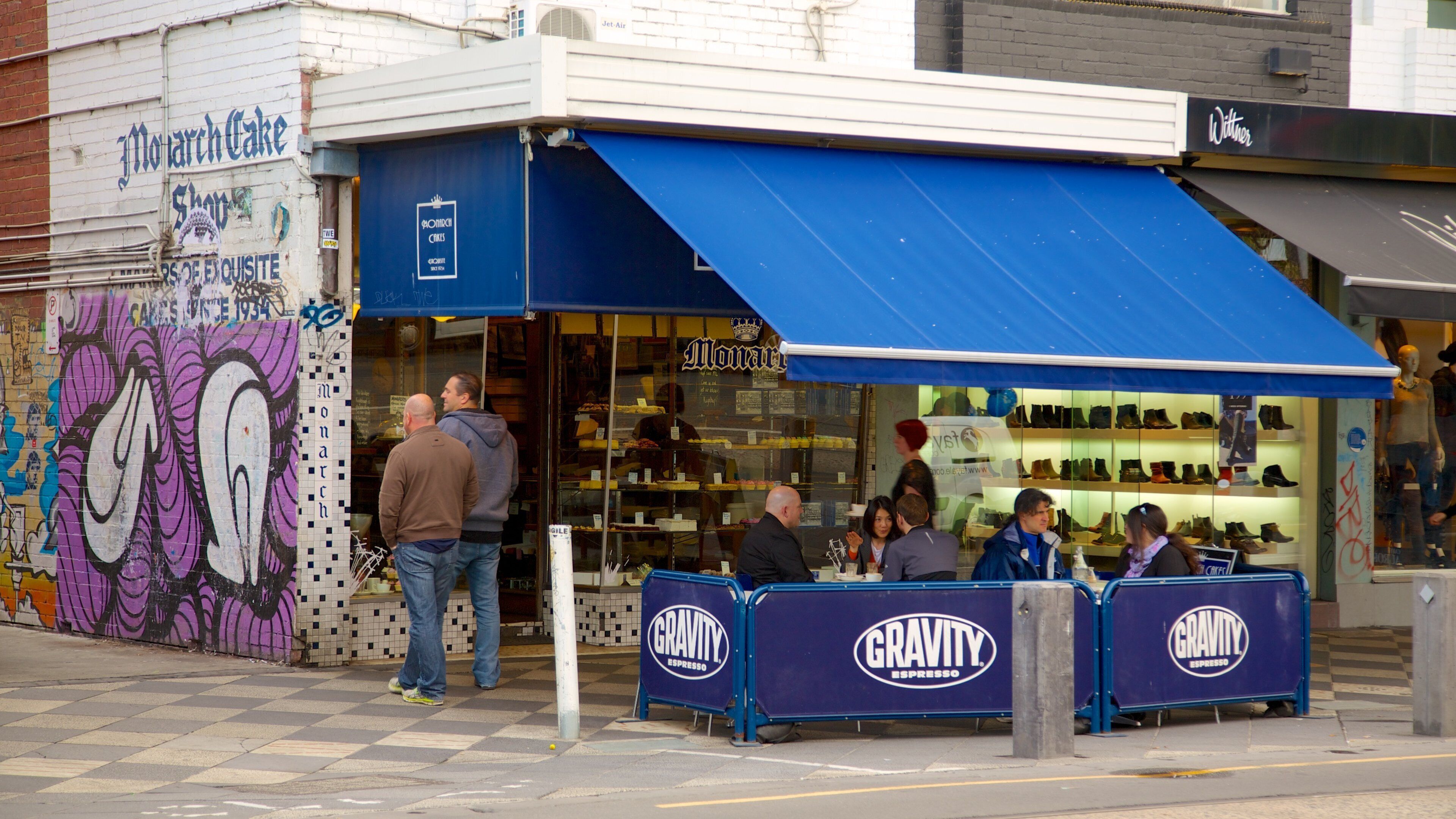 Port Phillip showing street scenes and outdoor eating as well as a small group of people