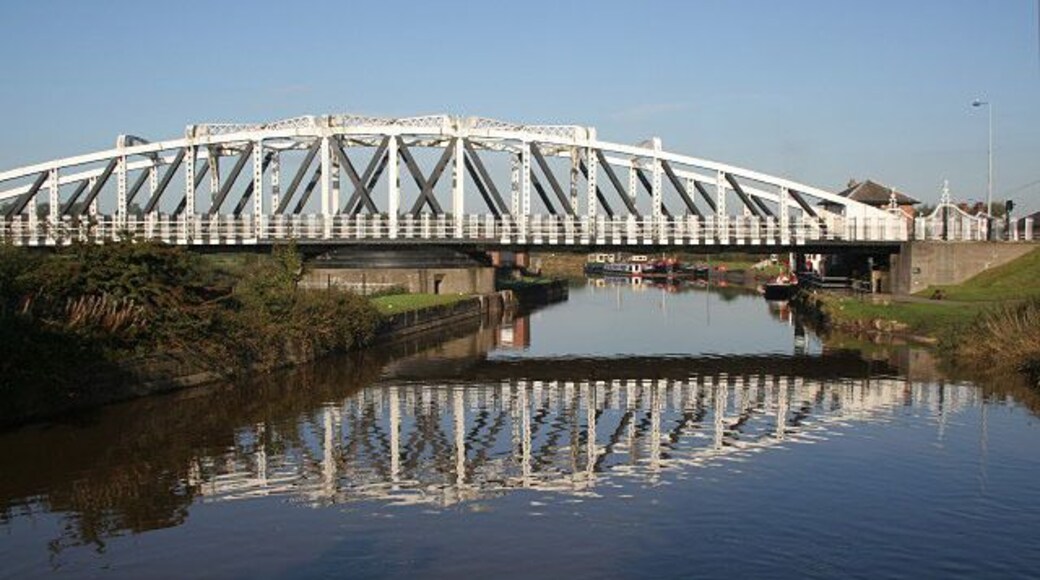 Acton Swing Bridge This carries the A 49 over the River Weaver