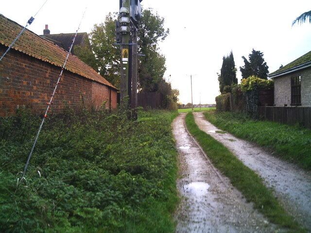 Designated footpath Dyke to Bourne This image was taken at the start of the track/footpath which starts almost opposite the Wishing Well Inn. The present northward extent of Bourne -- Northfields and Stevenson Way -- is three quarters of a mile away to the south. The houses are too far away to spot on the image but close enough to walk to from Bourne, and return, or vice versa.