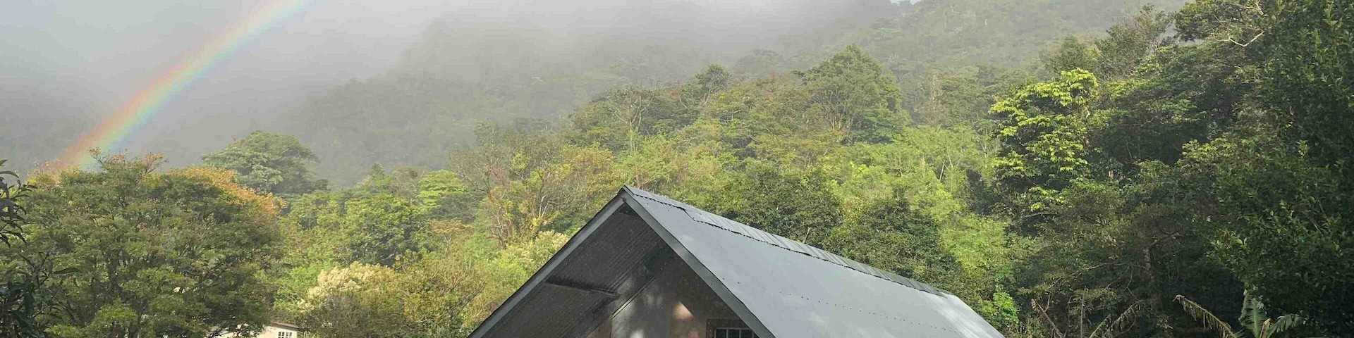 Welcomed by this beautiful rainbow along the short hike up the mountain to our hostel 🌈