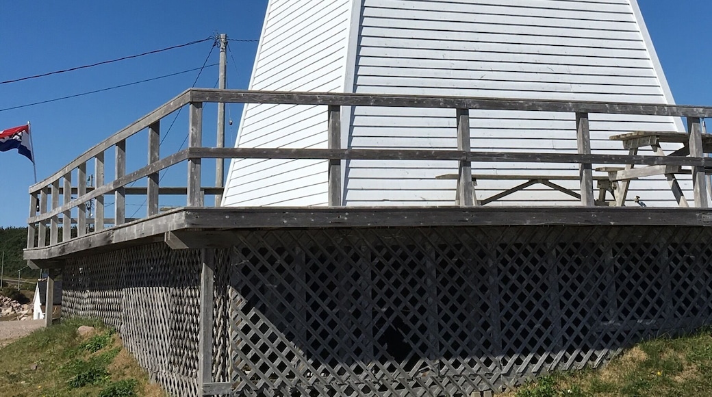 Traveling along the Cabot Trail on Cabe Breton and stopped at the Neil Harbor lighthouse. Awesome waves crashing below!
