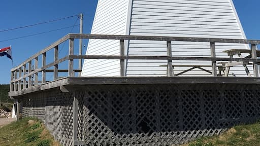Traveling along the Cabot Trail on Cabe Breton and stopped at the Neil Harbor lighthouse. Awesome waves crashing below!