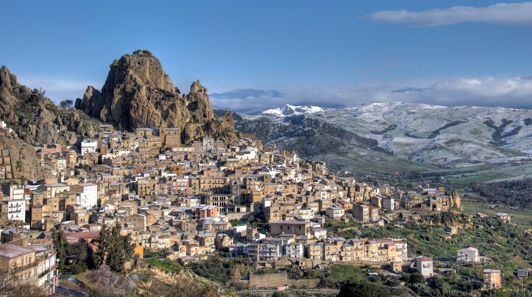 Gagliano - Paese che stai sulla collina come un vecchio addormentato