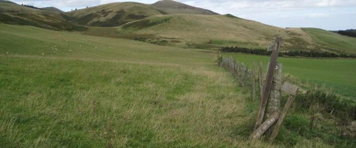 Farmland below Monks Rig. Compare with 184234, which shows the same field just over 3 years ago.