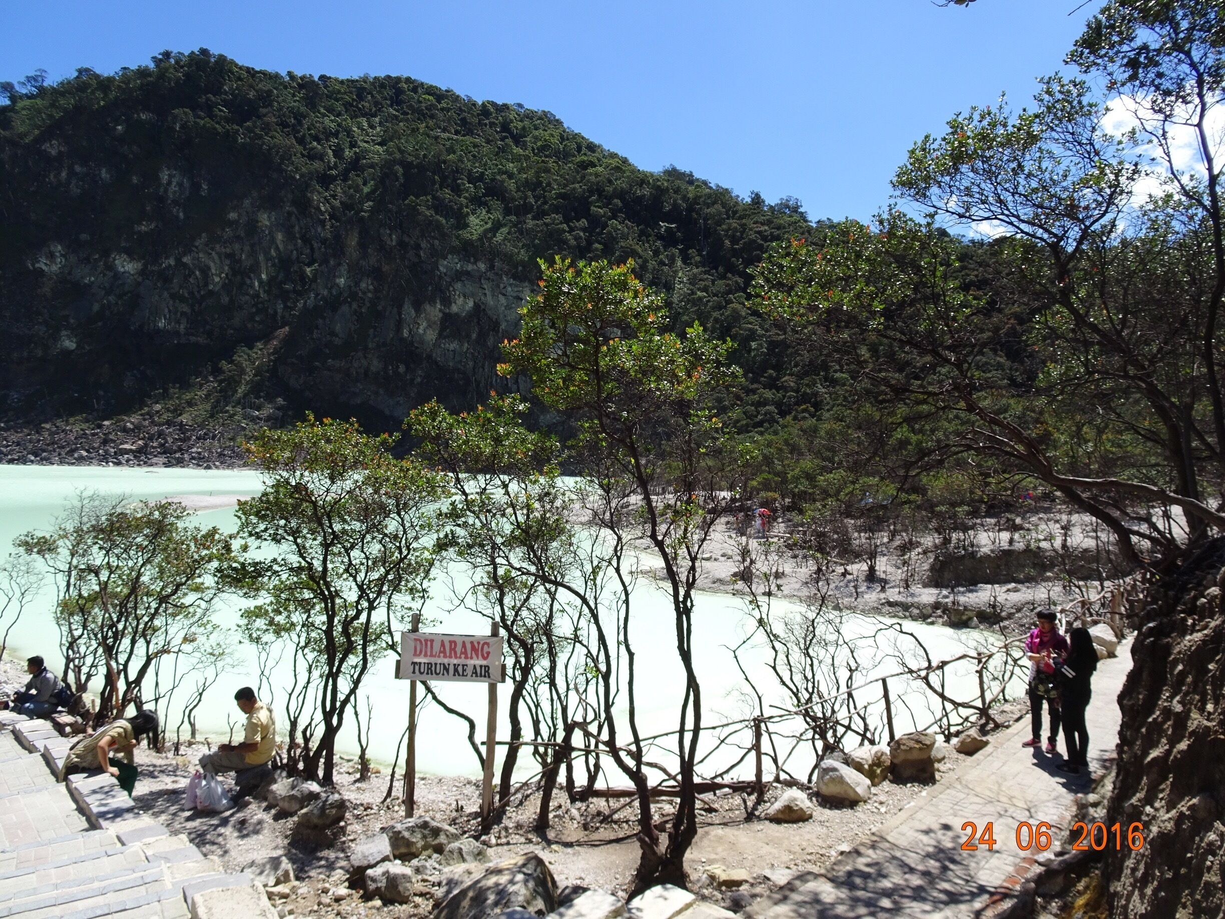 The TOP attraction of Bandung is the stunning lake on the crater of a volcano.