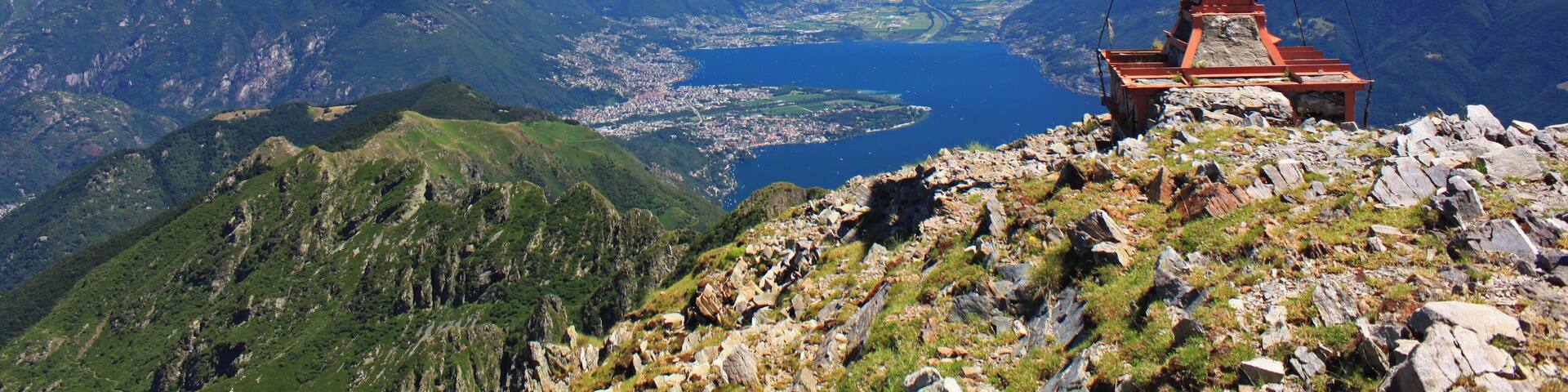 Der Gipfel des Gridone (ital. Monte Limidario) im schweizerischen Kanton Tessin (Grenze Piemont). Mit 2188 m ü.M. ist er der höchste Berg am Lago Maggiore.