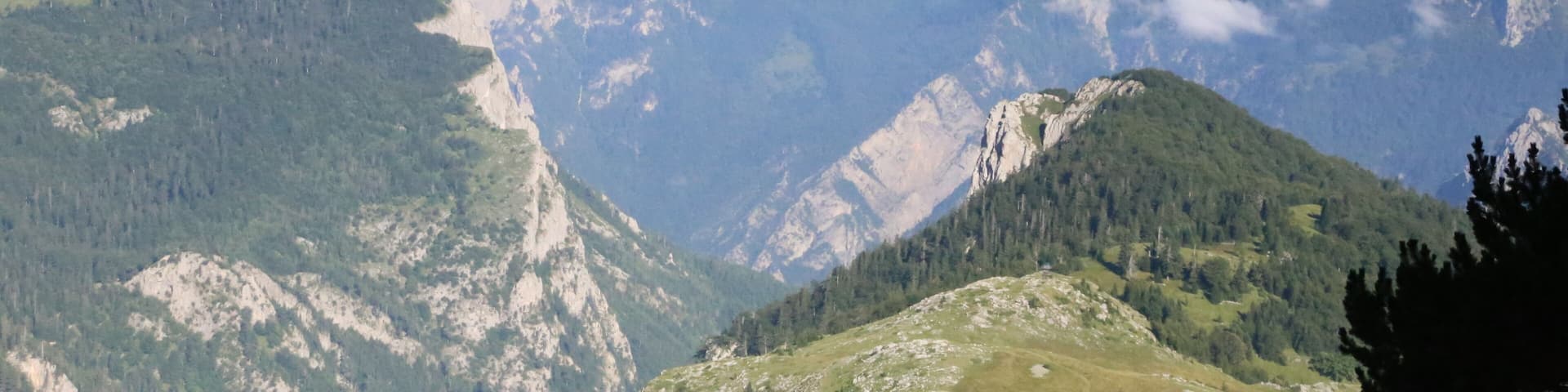 View of Volujak and Zelengora mountains from the trail that leads towards the top of Maglic.
#mountains #outdoor #hikingtheglobe #bosnia #balkans #wildinthebalkans