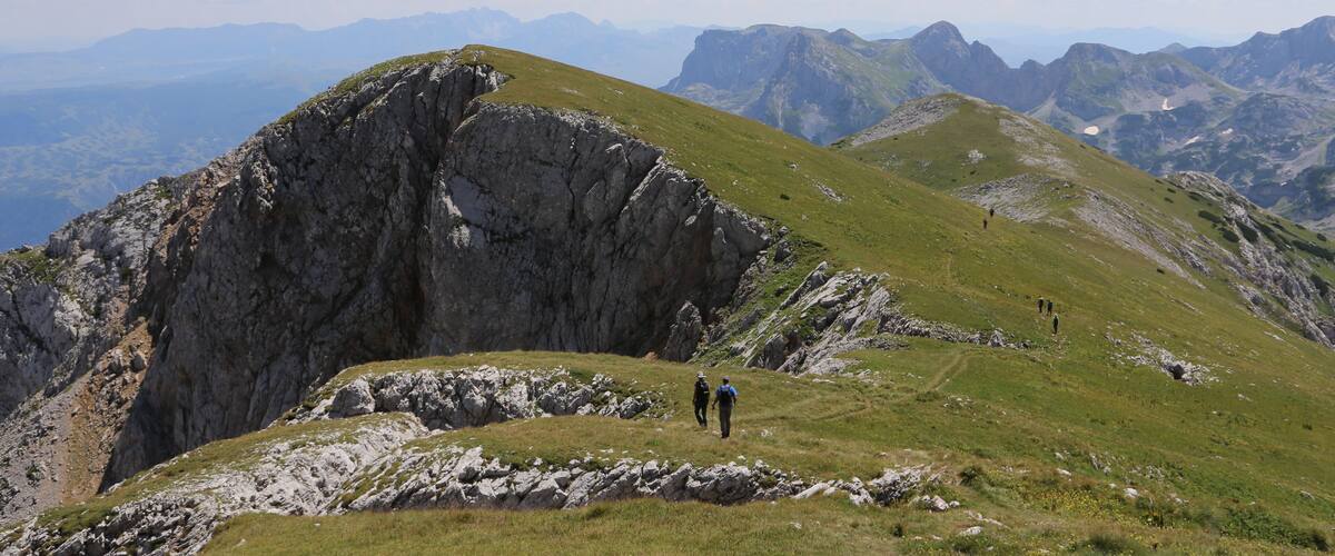 Looking toward Durmitor, next section of #ViaDinarica, while walking on the ridge of Maglic. I love when you can while walking see sections, and mountains where you have hiked before. It helps you to built a 3D map of the region in your head. 💙
Get an exclusive discount code on Via Dinarica: Bosnia & Montenegro tour with Green Visions
Only for Wild In The Balkans readers who subscribe on the newsletter www.wildinthebalkans.com
Hurry up, offer is valid until 29th April! 🔝💚
#WildInTheBalkans #WildSoulWarmHeart #DinaricAlps #GreenVisions #SutjeskaNationalPark #outdoors #mountains
