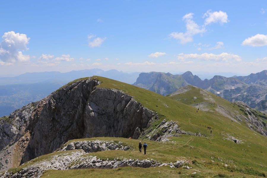 Looking toward Durmitor, next section of #ViaDinarica, while walking on the ridge of Maglic. I love when you can while walking see sections, and mountains where you have hiked before. It helps you to built a 3D map of the region in your head. 💙
Get an exclusive discount code on Via Dinarica: Bosnia & Montenegro tour with Green Visions
Only for Wild In The Balkans readers who subscribe on the newsletter www.wildinthebalkans.com
Hurry up, offer is valid until 29th April! 🔝💚
#WildInTheBalkans #WildSoulWarmHeart #DinaricAlps #GreenVisions #SutjeskaNationalPark #outdoors #mountains