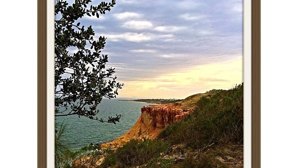 Overlooking Red Cliff Bluff in Blackrock, Melbourne.
At the bottom of the bluff is my favourite bayside beach called 'Half Moon Bay'. There is a small beach beyond the main part of Half Moon Bay, towards the city end, where one can relax, enjoy the sandstone formations, picnic and swim.
I have been going there since my teenage years.
#Melbourne #Australia #Colorful
#iPhoneonly a little filtered in a frame! 🇦🇺🇦🇺🇦🇺