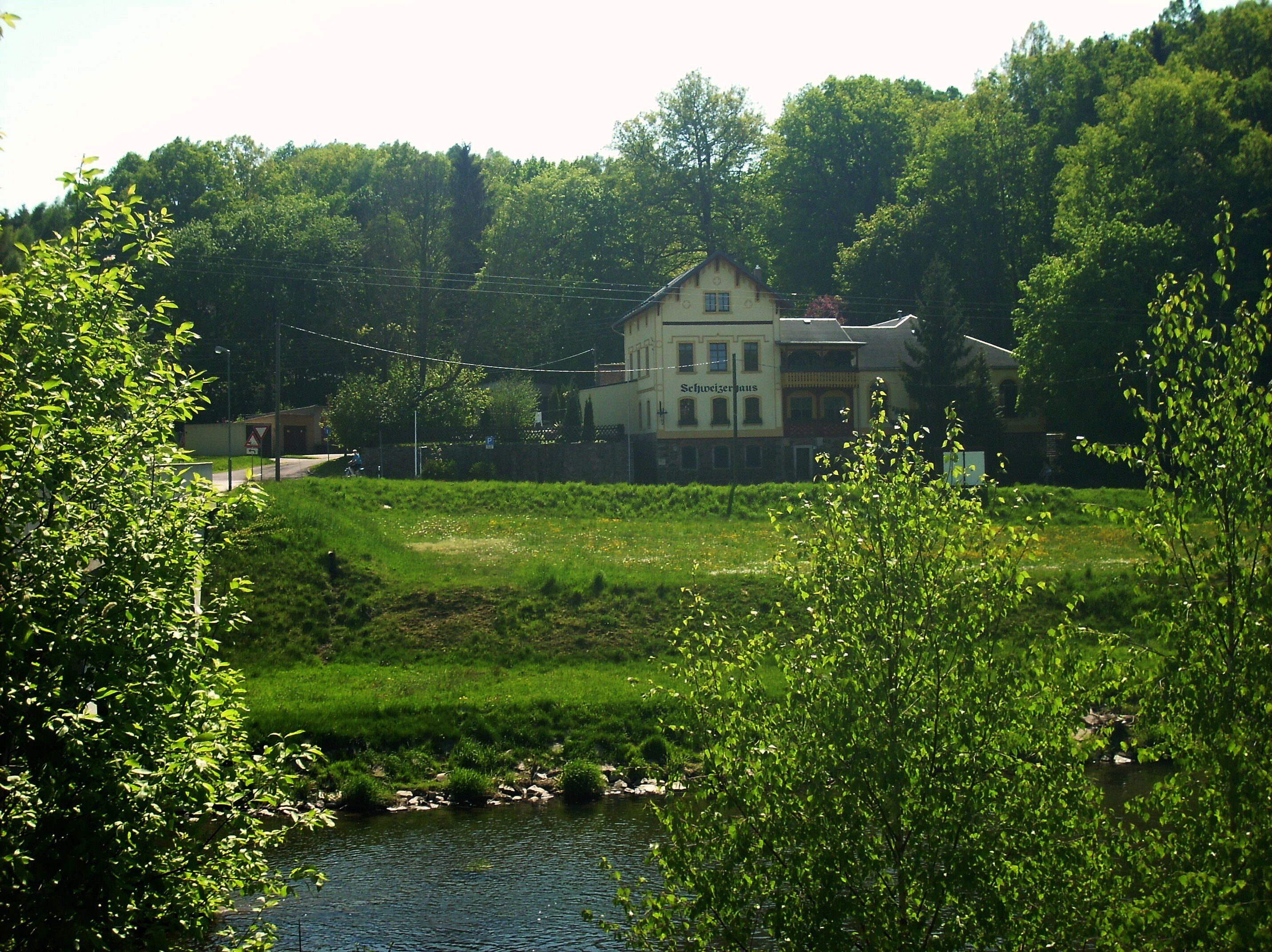 Schweizerhaus inn, today a guest-house, in the valley of the Freiberger Mulde at Mahlitzsch (Niederstriegis, Mittelsachsen district, Saxony)