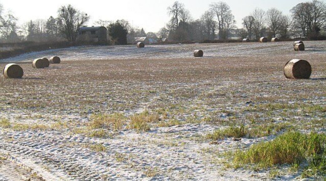 Round bales, Ashford Bowdler Snow covered stubble, a less common sight now that winter crops are the fashion.